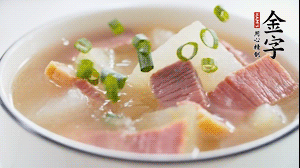 出鍋前撒上蔥花。