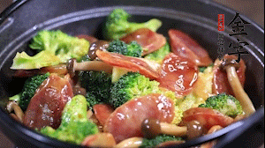 出鍋前加少許鹽、水淀粉即可。