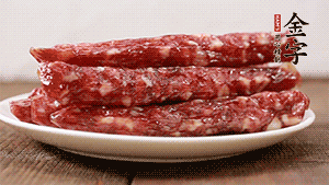 金字香腸切小段備用。