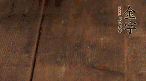 小玉米洗凈，對切。