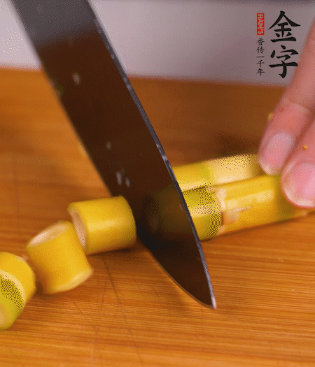 小野筍剝?nèi)ネ馄?，切成小段?>
					</div>
					<span>步驟 2/7</span>
					<p>小野筍剝?nèi)ネ馄?，切成小段?/p>
				</li><li>
					<div   id=