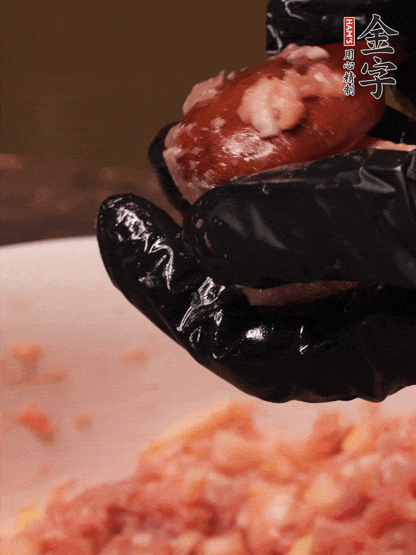 攪拌上勁，15g食用油，再攪拌一下，分成30g小圓球，冰凍1小時