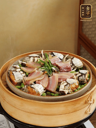 上鍋蒸15分鐘后，放蔥絲，潑熱油